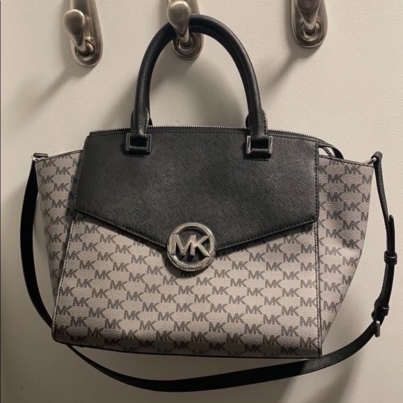black and gray michael kors purse